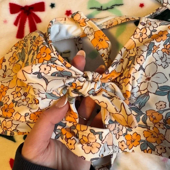 CUPSHE Floral bathing suit set - Picture 4 of 4